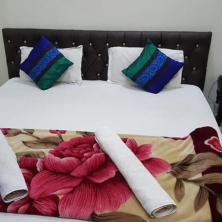 Hotel Ramneek Amritsar Buitenkant foto