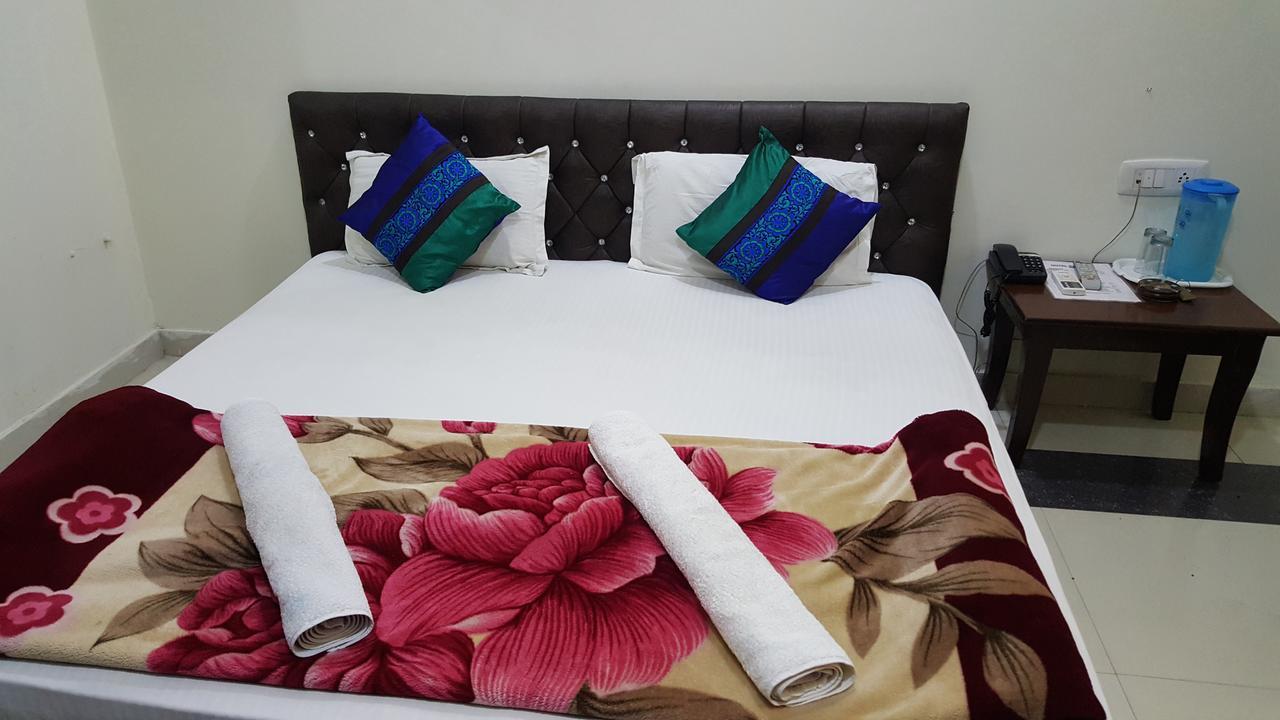 Hotel Ramneek Amritsar Buitenkant foto