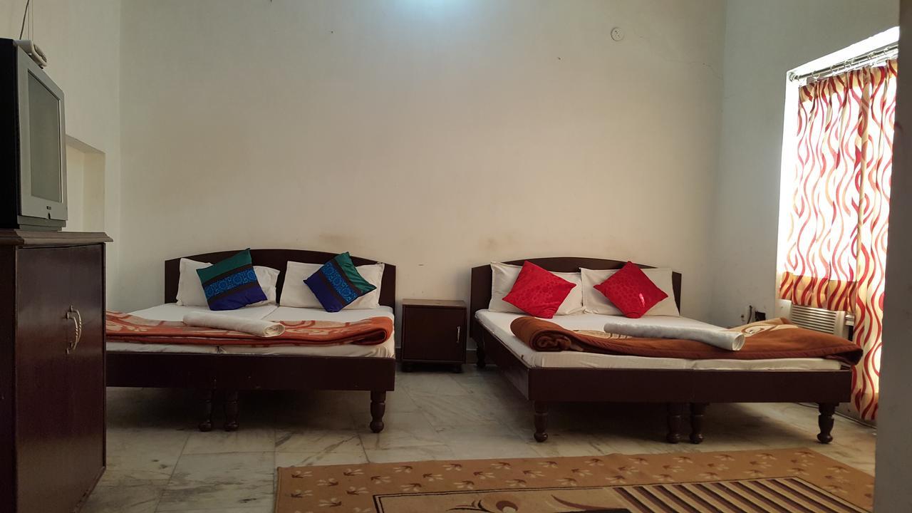 Hotel Ramneek Amritsar Buitenkant foto